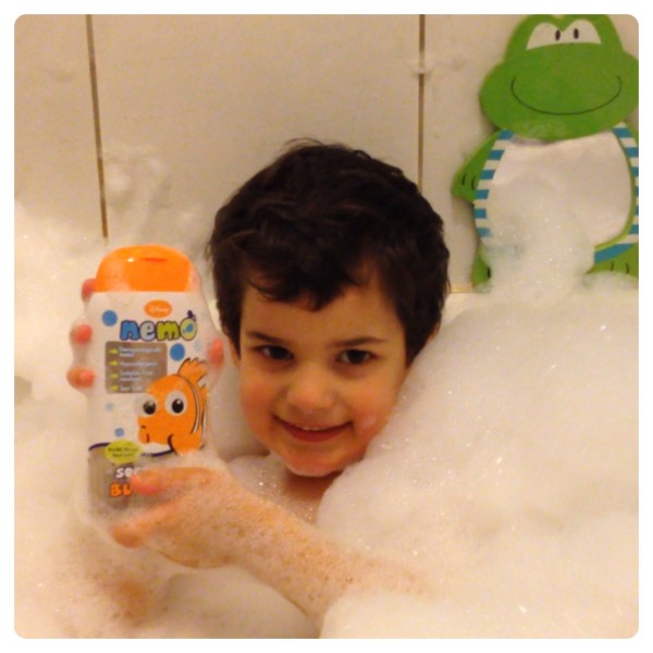 Bathtime Fun with H&A Finding Nemo Bubbly Bath