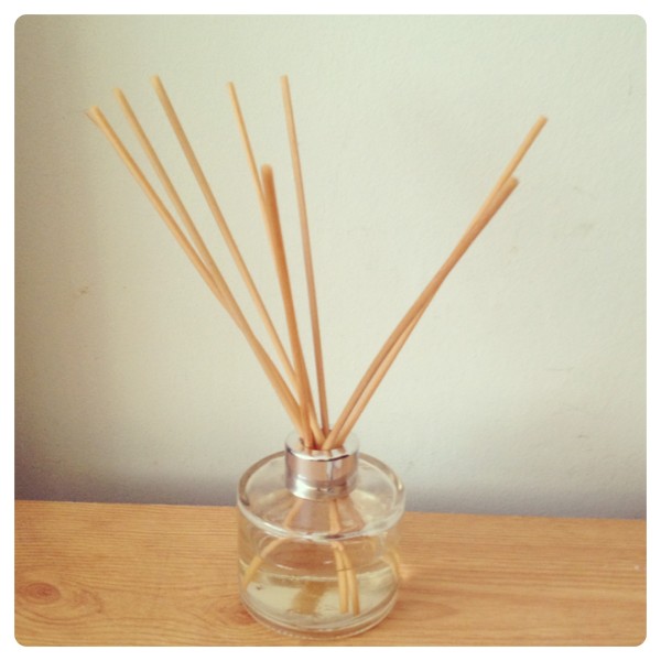 Bedroom Mini Makeover:  Spiced Berry Diffuser