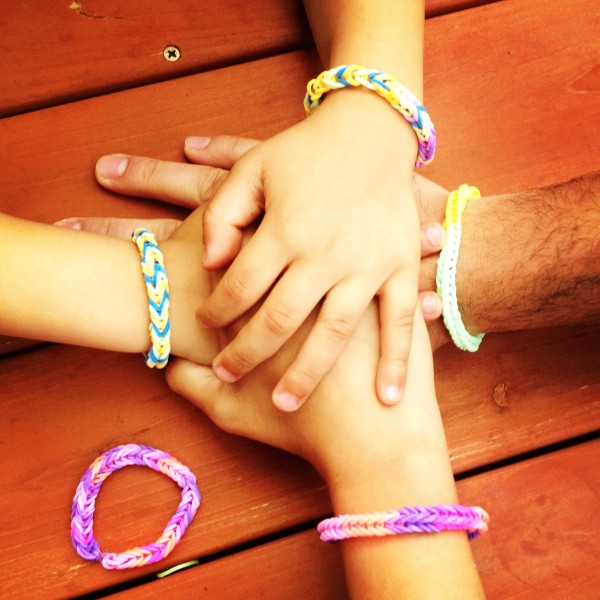 Learning to Make Loom Bracelets Together