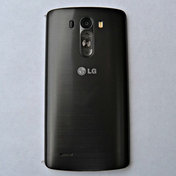 LG G3: Floating Arc Design and Convenient Rear Keys