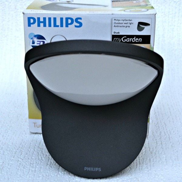 Philips MyGarden Solar Powered Wall Light 